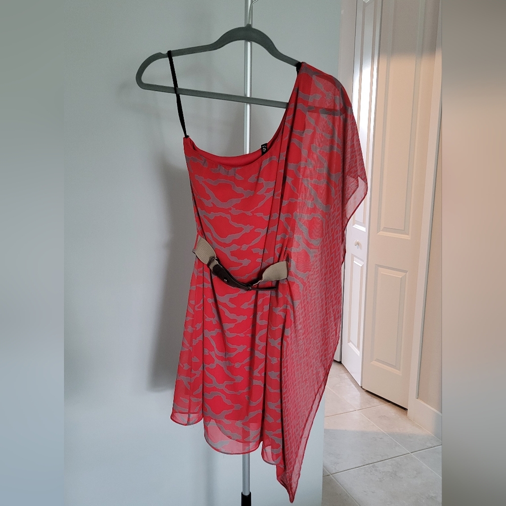 Chic One Shoulder Coral Patterned Dress with Belt